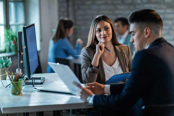Solteros millonarios interesados ​​en los negocios: citas y networking profesional.